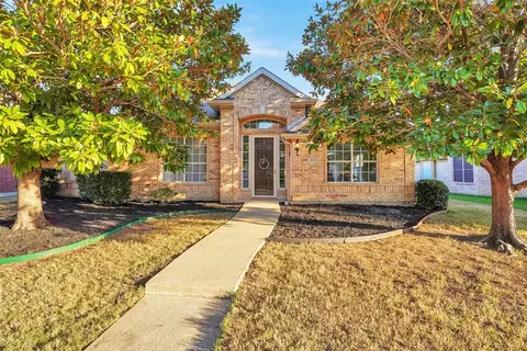 3852 Gillespie Dr, Carrollton, TX 75010