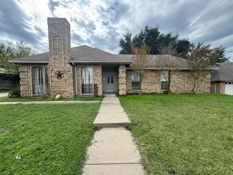 10192 Wandering Way St, Benbrook, TX 76126