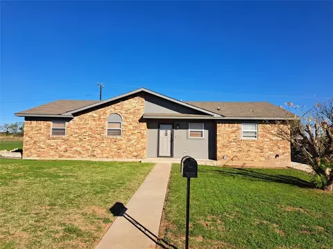 1217 Town Creek Dr, Sweetwater, TX 79556