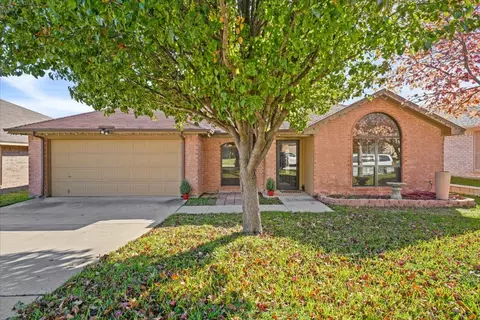 5717 Sea Breeze Ln, Fort Worth, TX 76135
