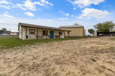 4863 Horseshoe Dr, Weatherford, TX 76087
