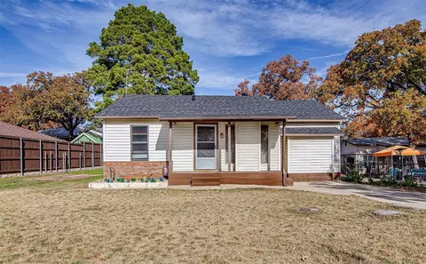 316 W Mistletoe Dr, Kennedale, TX 76060