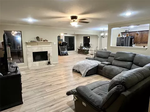 814 Wendy Dr, Grand Prairie, TX 75052