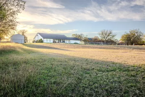 304 Compton Ln, Waxahachie, TX 75167