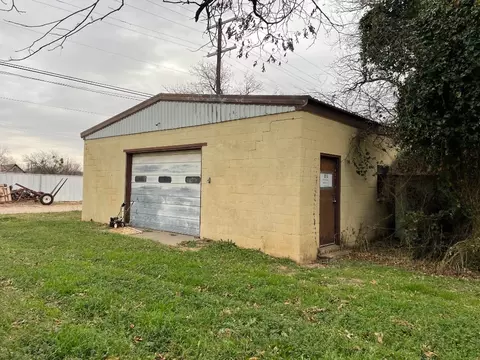 506 N Stratton St, Seymour, TX 76380