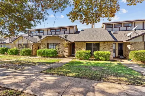 211 Cedar Bend Dr, Cedar Hill, TX 75104