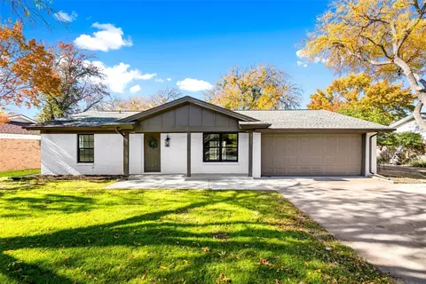 2153 Shady Grove Dr, Bedford, TX 76021