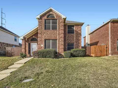 812 Cobblestone Dr, Lewisville, TX 75067