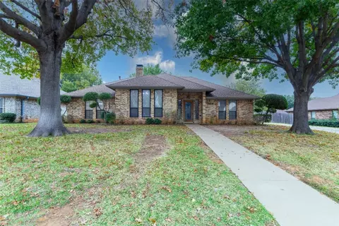 2906 Sweet Briar St, Grapevine, TX 76051