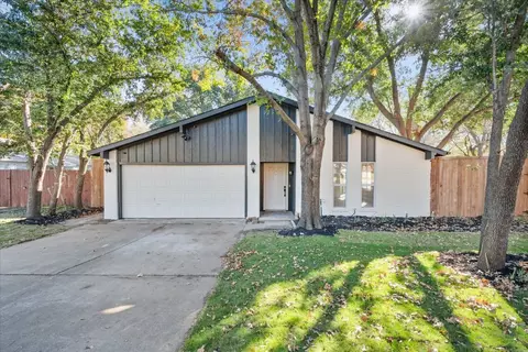 2736 Scenic Hills Dr, Bedford, TX 76021
