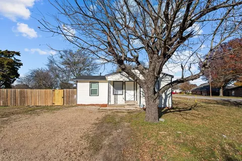 601 Bayport Dr, Lancaster, TX 75134