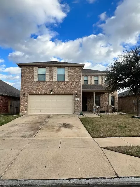925 Bee Creek Ln, Fort Worth, TX 76120