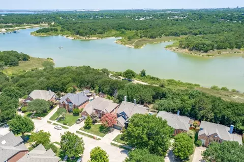 2716 Indian Oak Dr, Grapevine, TX 76051
