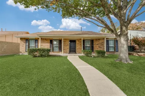 1904 Rambling Ridge Ln, Carrollton, TX 75007