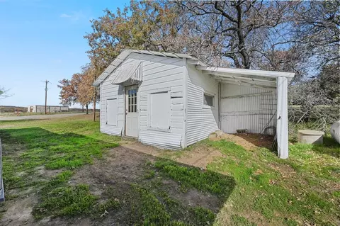 8610 Lavender Rd, Springtown, TX 76082 photo 27