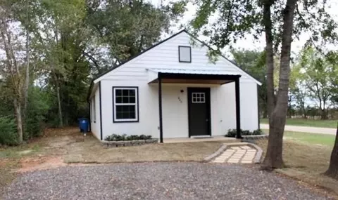 820 S Athena St, Troup, TX 75789
