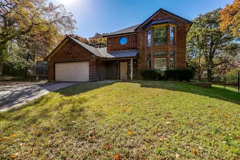 1217 Sandhurst Ct, Grapevine, TX 76051