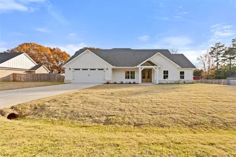 18334 Timber Oaks Dr, Lindale, TX 75771