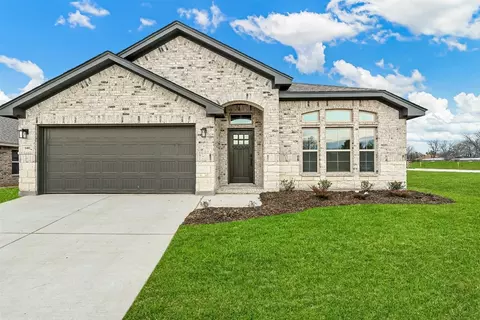 1402 Dry Creek Dr, Cleburne, TX 76033