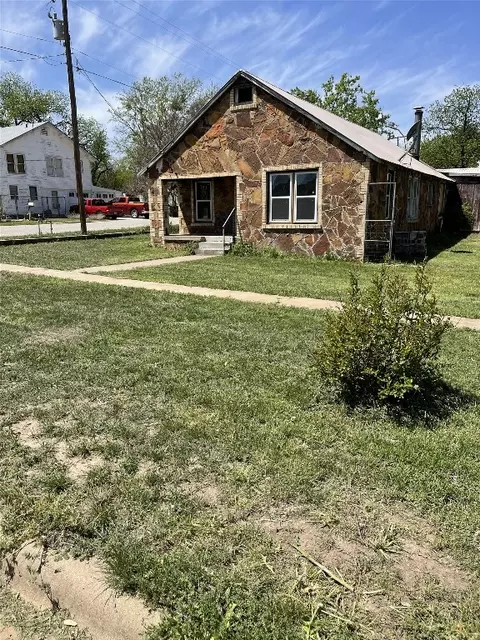 606 S Pine St, Brady, TX 76825