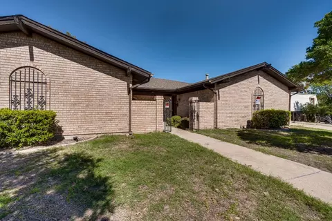 8004 Carrick St, Benbrook, TX 76116