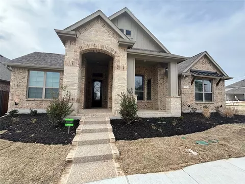 925 Gilbreath Ave, Crowley, TX 76036