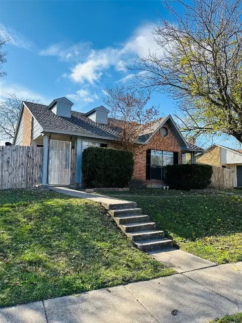 7046 Pineberry Rd, Dallas, TX 75249