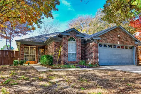 725 Winding Oak Bnd, Lake Dallas, TX 75065
