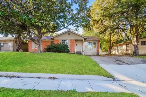 318 W Daugherty Dr, Garland, TX 75041