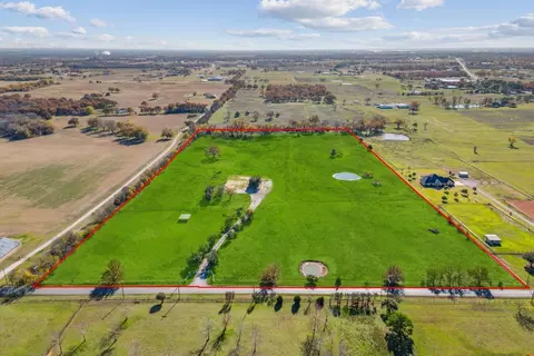 9830 Cole Rd, Pilot Point, TX 76258 photo 2