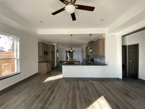 503 Robbins St, Cleburne, TX 76031 photo 5