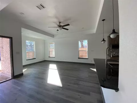 503 Robbins St, Cleburne, TX 76031 photo 7