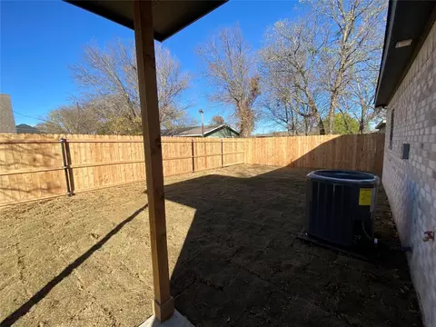 503 Robbins St, Cleburne, TX 76031 photo 18