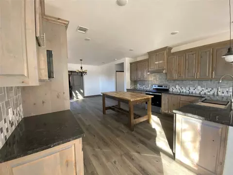 503 Robbins St, Cleburne, TX 76031 photo 6