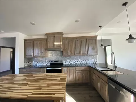 503 Robbins St, Cleburne, TX 76031 photo 4