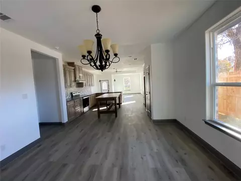 503 Robbins St, Cleburne, TX 76031 photo 3
