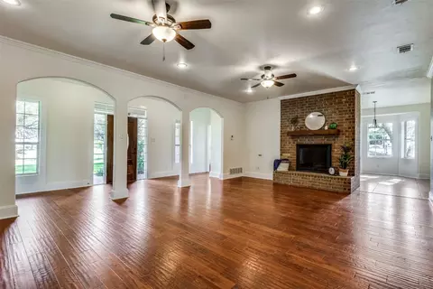 11489 Plainview Rd, Krum, TX 76249 photo 9