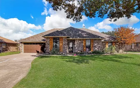 1021 Crockett Dr, Burleson, TX 76028