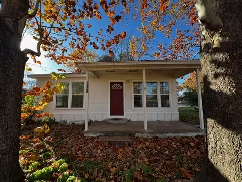 1081 N Walnut St, Van, TX 75790