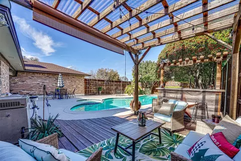 925 Daventry Dr, Garland, TX 75040