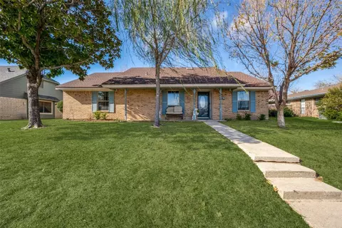 78 Robins Nest Dr, Hickory Creek, TX 75065