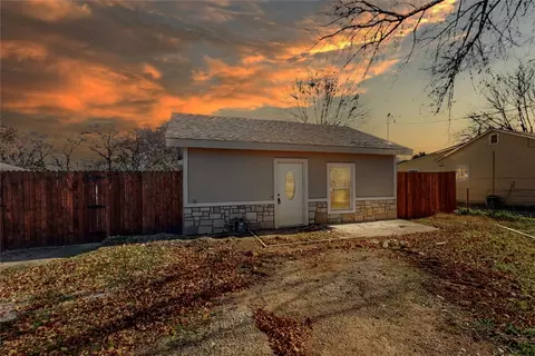 1330 Dowdy Ferry Rd, Dallas, TX 75217