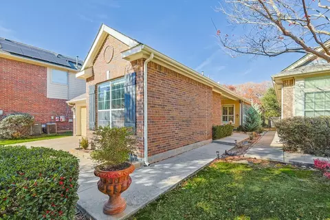 8811 Tyler Dr, Lantana, TX 76226