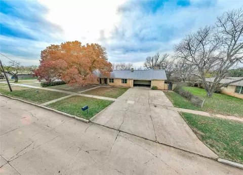 303 S Shelton St, Breckenridge, TX 76424