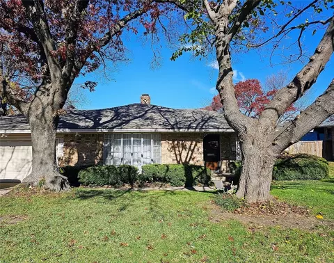 977 Green Castle Dr, Dallas, TX 75232