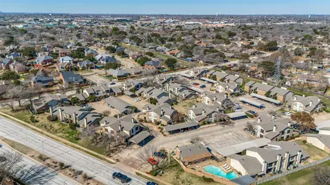 346 Harwood Rd #B, Hurst, TX 76054