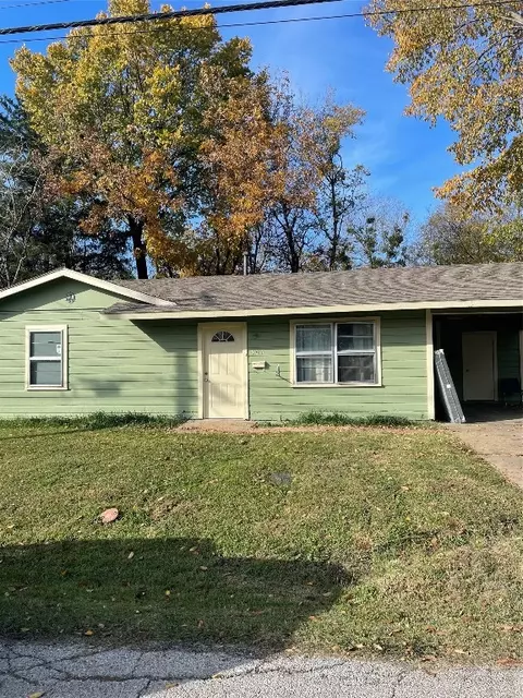 506 S Dallas St, Kaufman, TX 75142