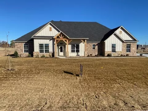 1005 Katie Ct, Azle, TX 76020