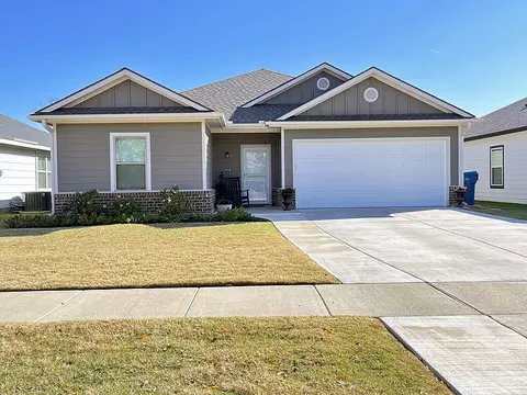 616 Wofford St, Athens, TX 75751