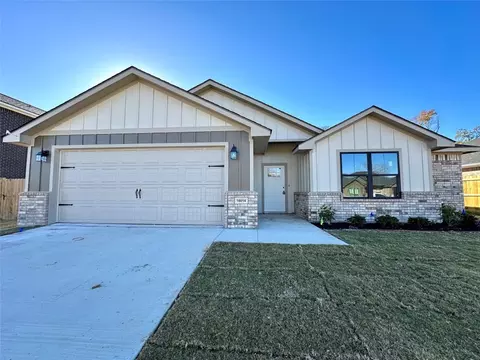 16014 Crossing Cir, Lindale, TX 75771